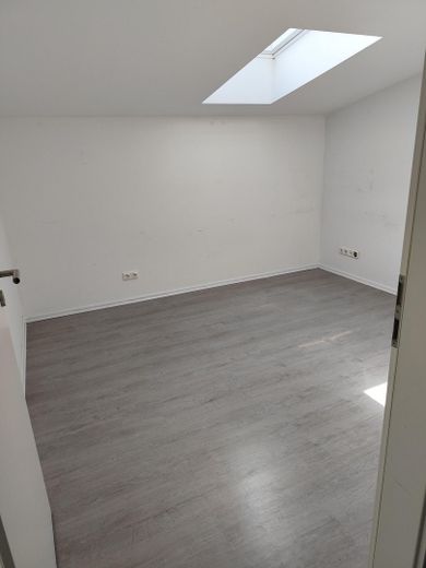 3-Zimmer Etagenwohnung mit Balkon in Tornesch zum Verkauf – Schlafzimmer2 von der Tür aus