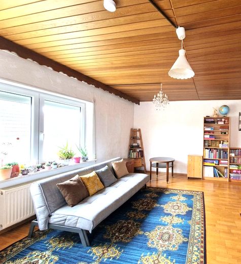 spaziosa casa plurifamiliare con garage a Maxhütte-Haidhof – EG-Wohnzimmer