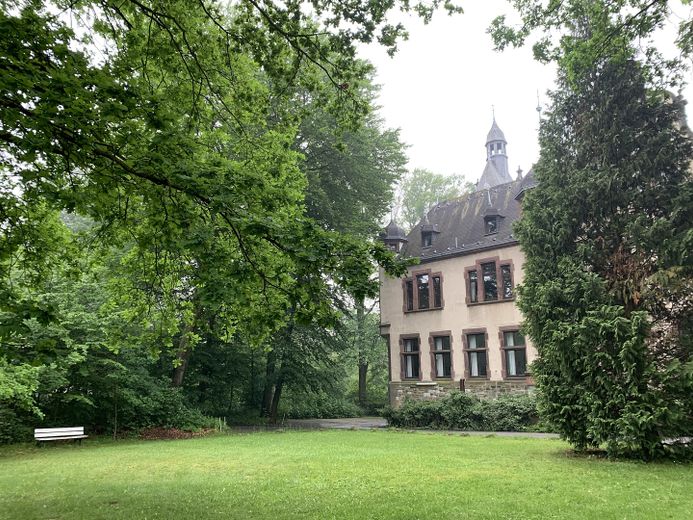 Jugendstil Dachgeschosswohnung mit vier (4,5) Zimmern, 3 Zinnentürmchen, Terasse & Einbauküche in MG – Foto 13