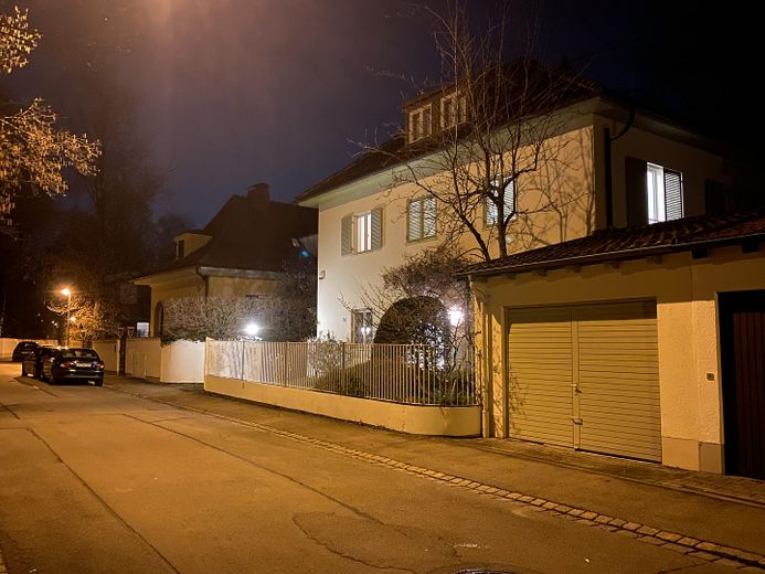 Große Altbau-Villa in Augsburg Göggingen - Exklusives Haus mit Garten – Nachtaufnahme Haus