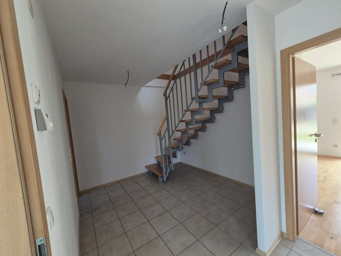 Von Privat: Reiheneckhaus in ruhiger Lage Schwarzenbruck / OT Lindelburg – EG Flur