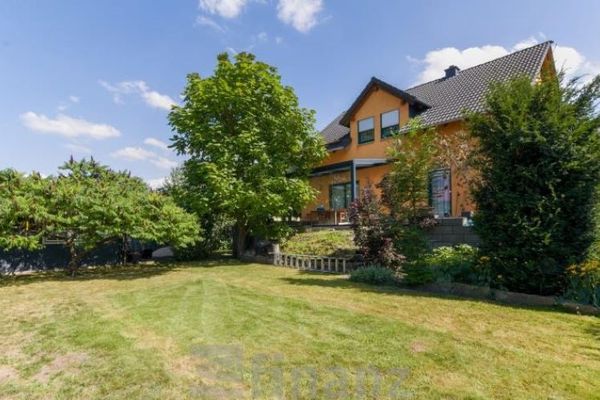Casa unifamiliare a Oberlungwitz con camino e giardino
