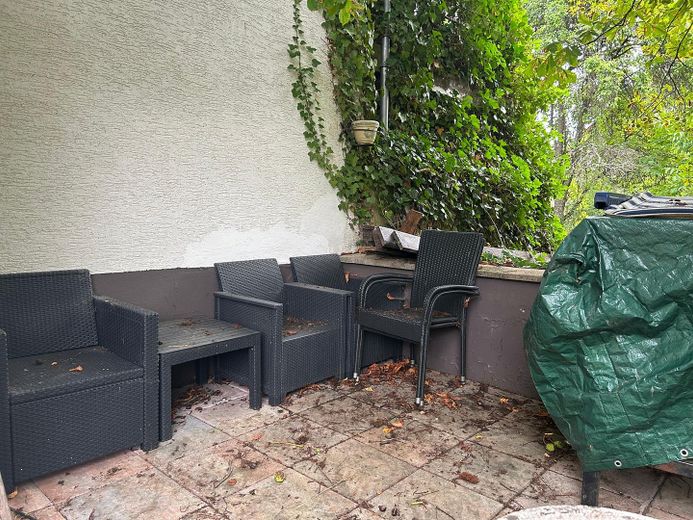 Casa unifamiliare ben tenuta con grande potenziale e terreno edificabile aggiuntivo a 54570 Neroth – Terasse