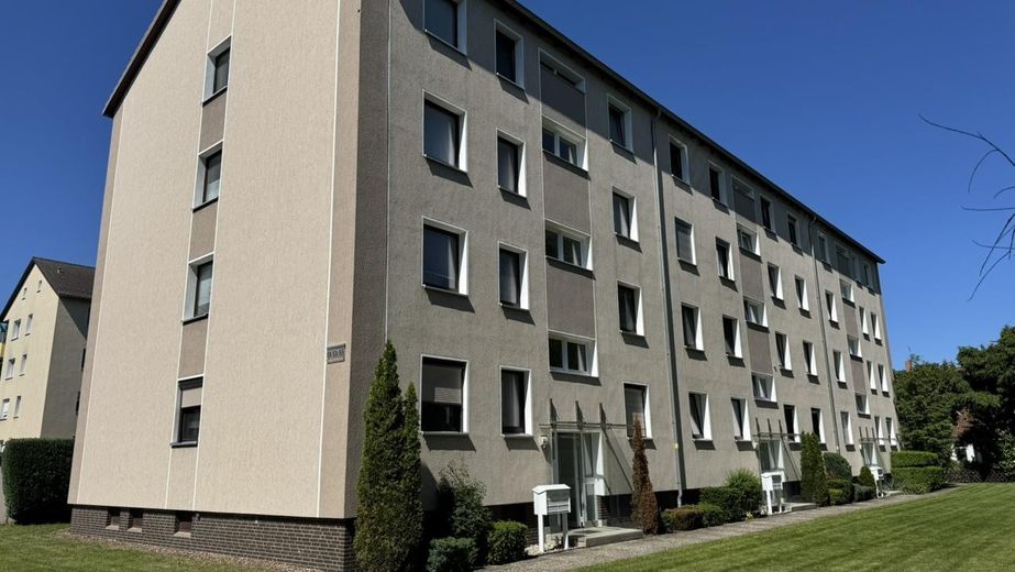 Einfach einziehen: Top-Sanierte Eigentumswohnung in Alt-Vinnhorst – Hausansicht
