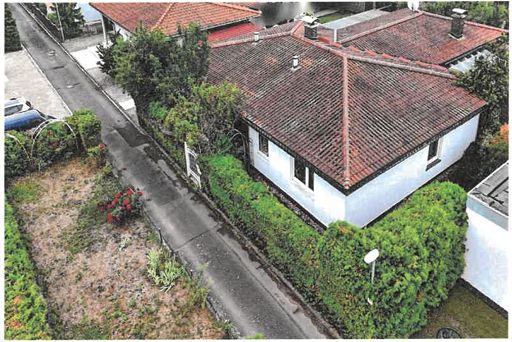 Bungalow unifamiliar independiente con garaje en Kleinostheim Waldstadt sin intermediario – Haupteingang mit Stellplätze 