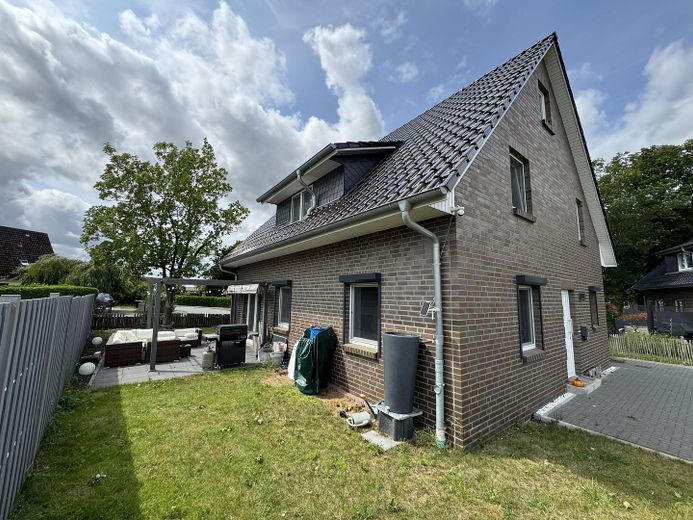 Modernes Einfamilienhaus mit hochwertiger Ausstattung und Smart-Home-System in Groß Wesenberg – Garten / Terrasse