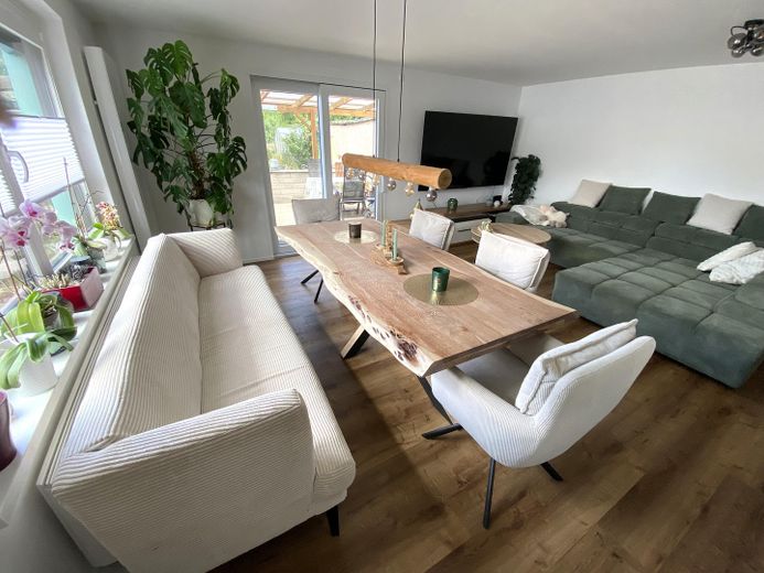 Modernisierte Doppelhaushälfte in Wismar zu verkaufen – Essen / Wohnen