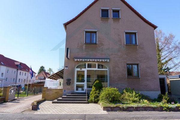 Solides Wohn- und Geschäftshaus mit vielseitigen Nutzungsmöglichkeiten und Entwicklungspotenzial