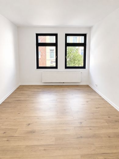 Apartment building in Wilhelmshaven – 8 units, fully let, 6.4% gross rental yield – Photo 4