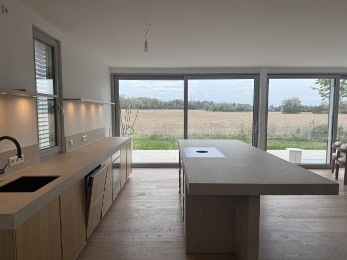 Erstbezug Einfamilienhaus mit unverbautem Blick und möglicher Einliegerwohnung – Koch-/Essbereich
