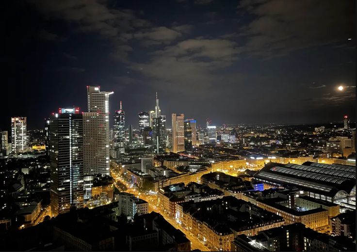 Skyline Living volledig gemeubileerde 4-kamerresidentie met balkon, conciërge & parkeerplaats – Foto 5