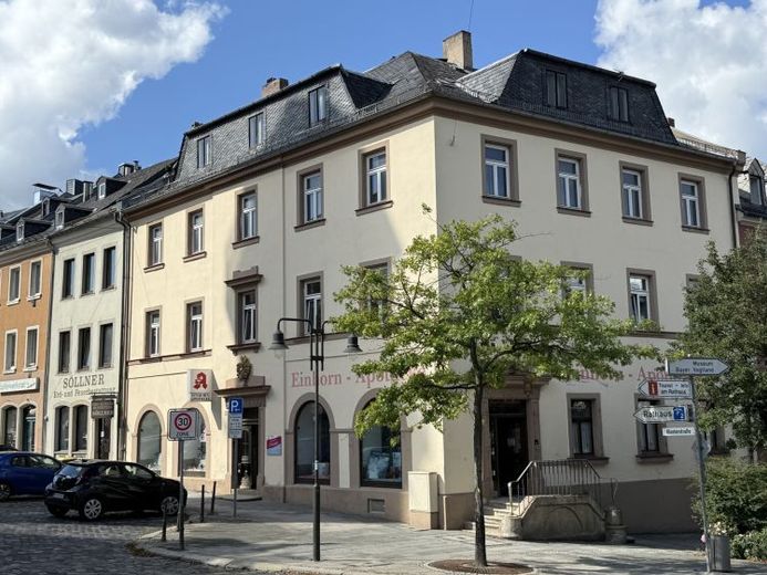 Maison de ville historique avec espaces résidentiels et commerciaux dans le quartier le plus central de Hof - Classée monument historique – Photo 1