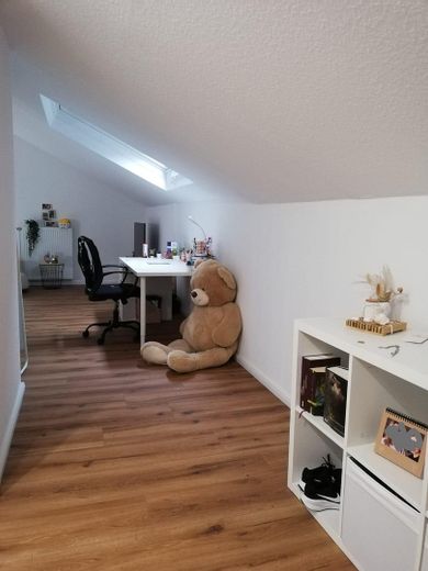 Finanzierbareres 3 Familienhaus für Familien in Mittenaar, tolle Möglichkeit für Kapitalanleger – Kinderzimmer / DG Wohnung 2