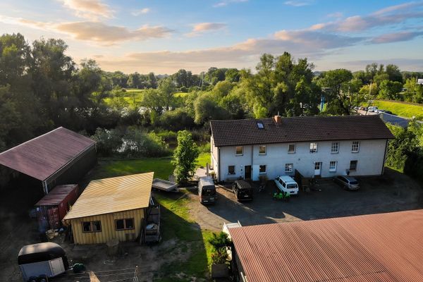 Einzigartiger Resthof / Schwinger Yachthafen / 3 Wohneinheiten, Reitanlage & Pferdestall / Stade