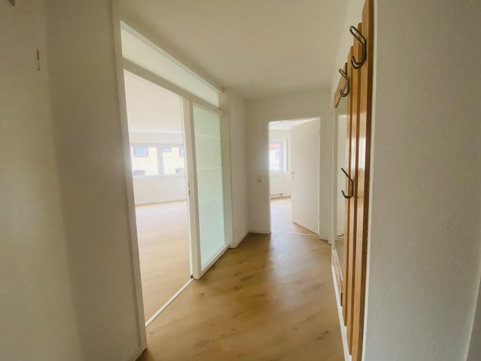 Erstbezug nach Renovierung — moderne 2‑Zimmer Wohnung in zentraler Lage – Photo 2