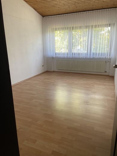 Villetta a schiera centrale ben tenuta con garage in posizione privilegiata – erstes Kinderzimmer