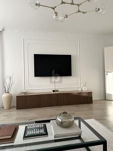 STILVOLL WOHNEN MIT EBK  &  BALKON – 1782123971_21a94f.jpg