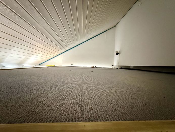 Fröndenberg-Westick: Eigentumswohnung der besonderen Art mit Balkon plus Tiefgaragenstellplatz! – Empore Elternschlafzimmer