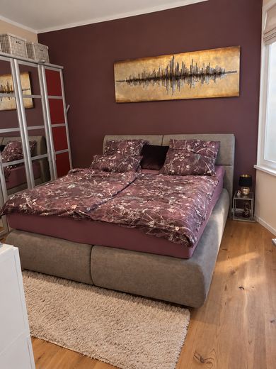 Stilvoll kernsanierte 4-Zi-Altbau-Wohnung mit Wohnküche – Schlafzimmer 