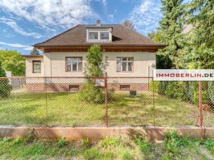 IMMOBERLIN.DE - Schönes sanierungsbedürftiges Ein-/Zweifamilienhaus mit Südwestgarten – Foto 1
