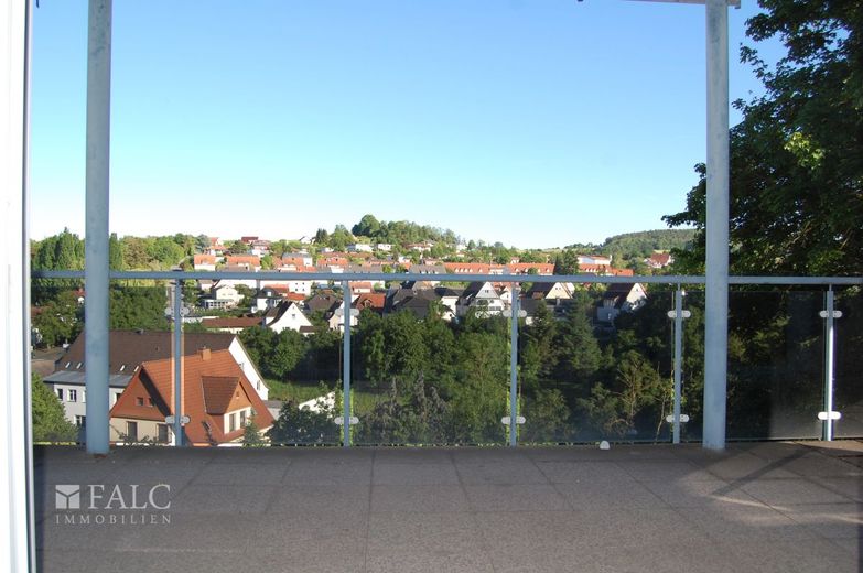 ++Viel Platz für Ihre Wohnträume: Einfamilienhaus mit Einliegerwohnung auf einem großen Grundstück++ – Balkonaussicht_EG