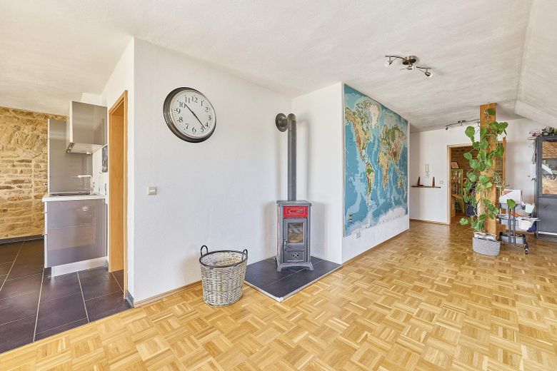 exklusiver Traum im Grünen. 4 Seit-Hof mit Seminarhaus – Wohnraum WHG 1.OG