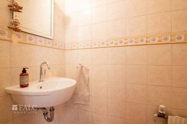 Unser Platz im Grünen! – Gäste WC