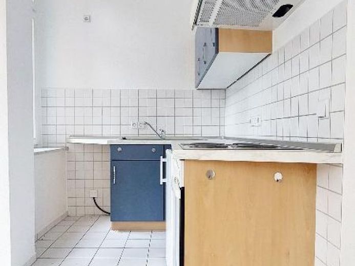 Zentrumsnah mit grünem Ausblick. 1 Zimmer mit Balkon und EBK in der Bahnhofsvorstadt – Foto 1