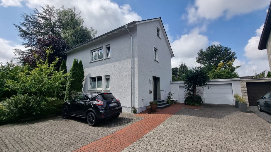 Frontansicht mit Garage