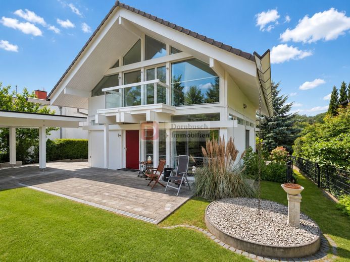 Top!! Modernes Designer-Einfamilienhaus mit Einliegerwohnung, Klimaanlage und Sauna – Hausrückansicht Bild 3