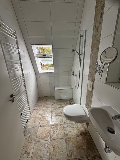 Einfamilienhaus von privat in Kallinchen bei Berlin – Duschbad oben