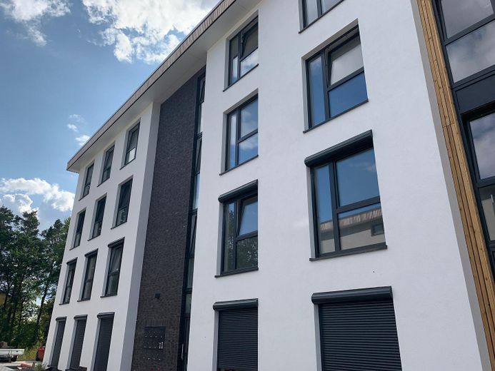 Esclusivo appartamento di 3 locali con ampia terrazza soleggiata e cucina componibile di alta qualità – Foto 1