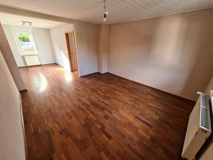 Attractive semi-detached house with two residential units and a large garden – OG Wohnzimmer