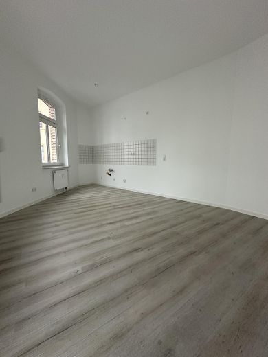 Living or investing in the heart of Erfurt – Vacant apartment in an attractive location – Wohnzimmer