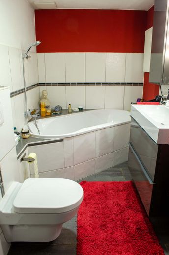 Einfamilienhaus m. energetischen Raffinessen! Prov-Frei! – Wannenbad EG