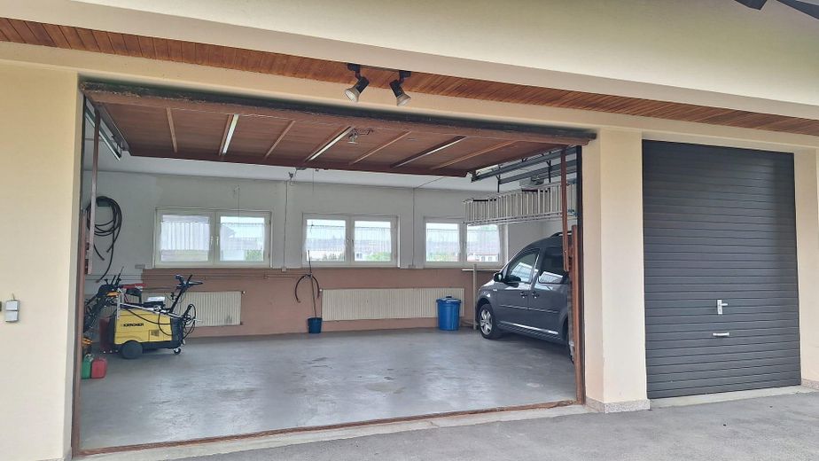 Garage mit 3 Plätzen