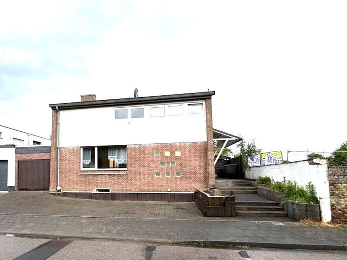++ Für SELBERMACHER: Erwecken Sie dieses freistehende und 167 m² große Einfamilienhaus zum Leben! ++ – Foto 1