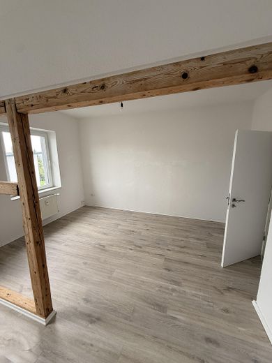 Schöne große Maisonette-Wohnung im 2-Parteien-Haus — 3 Zimmer + ausgebautes Dachgeschoss – Wohn- und Essbereich