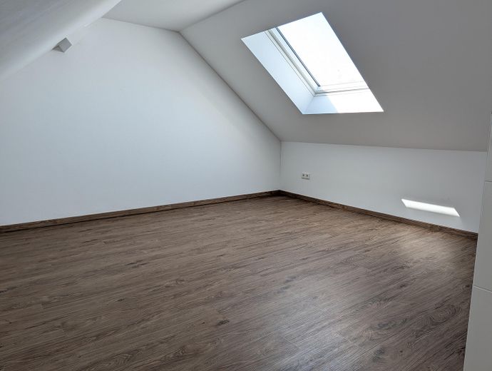 Traumhafte 3-Zimmerwohnung mit Blick zum Herkules – Spitzboden Raum 2