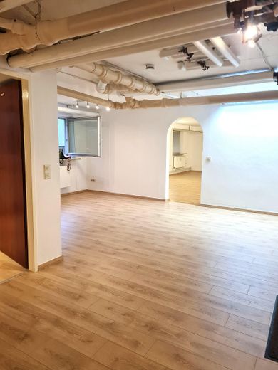 Günstige Miete, großzügige Räume gewerblich nutzbar in Solln, Aidenbachstrasse – Eingangsbereich