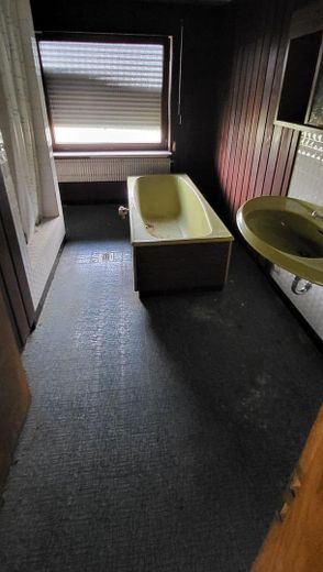 Architektenhaus in ausergewöhnlicher Alleinlage – Badezimmer EG