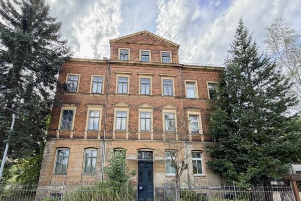 Historisches MFH mit 7 Einheiten und Wertsteigerungspotenzial durch Sanierungsbedarf