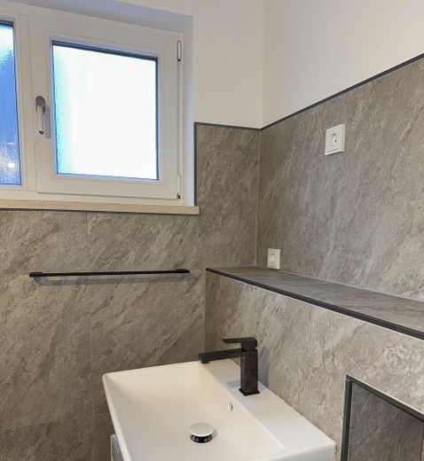 Mahlsdorf’ta 2026’da yeni inşaat | 3 odalı daire | 73 m2 | Akıllı Ev | Fotovoltaik ve ısı pompası | Yüksek giriş katı – Bad
