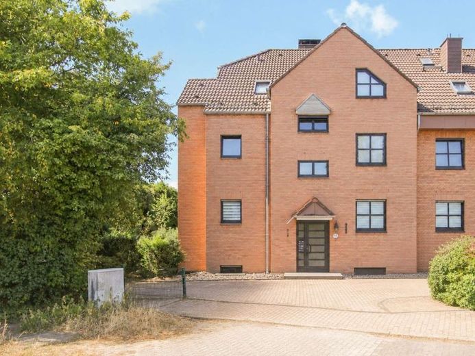 Commission-free! Vacant 2-room condominium approx. 52 m² with terrace & garden in Mülheim-Saarn – Photo 1