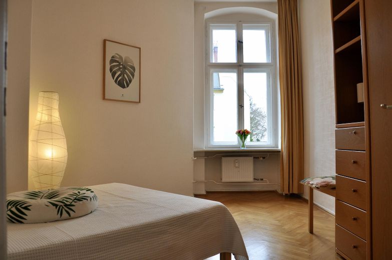 Luminoso appartamento arredato in edificio d’epoca con balcone a Berlino-Friedenau – Schlafzimmer 2