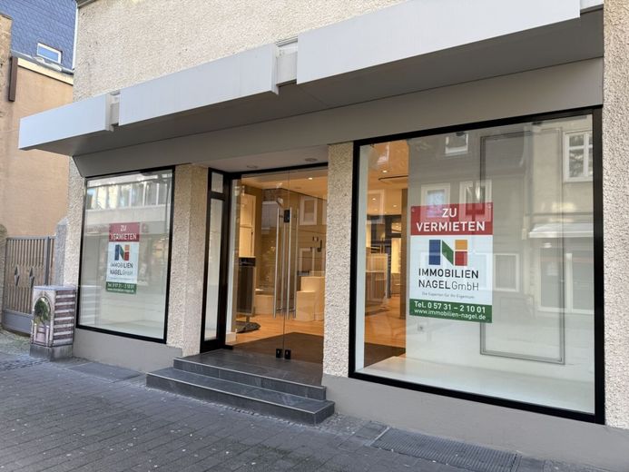 Wo Detmold flaniert, entdeckt und shoppt - Ihre Fläche mitten in der Innenstadt! – Strassenansicht