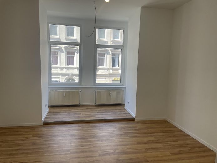 Kernsanierte Fünfzimmerwohnung mit 141 Quadratmetern Wohnfläche in der Innenstadt – Zimmer C mit Erker