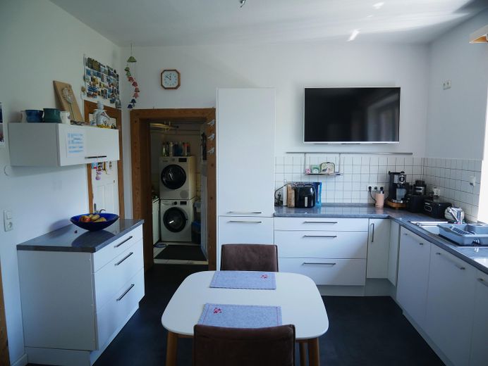 Haus für große Familien  und/oder Wohnen und Arbeiten unter einem Dach – Küche Blick HWR