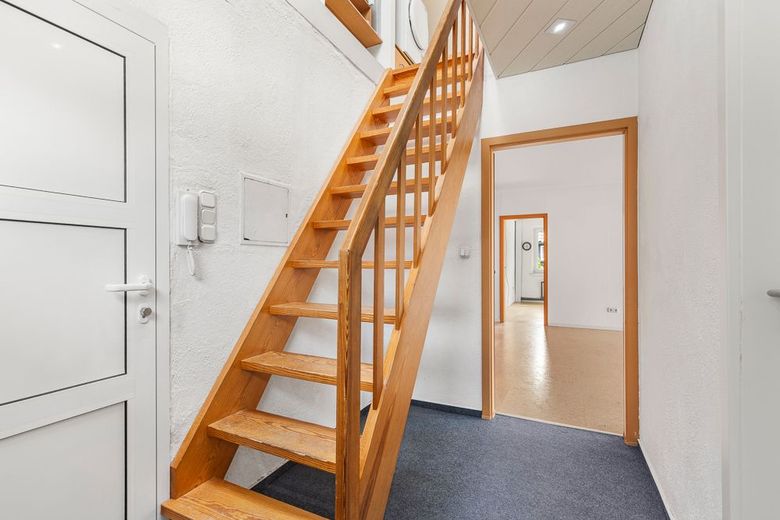 Maisonettewohnung mit ca. 138 qm Wohn-/Nutzfläche &amp; Garage in ruhiger Anliegerstraße von Oldenfelde – Diele