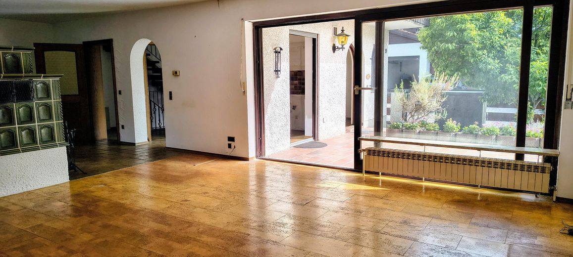 Bliźniak w Olching, ok. 283 m² pow. działki, ok. 155 m² pow. mieszkalnej, w najlepszej lokalizacji, bez prowizji, od osoby prywatnej – Wohnzimmer